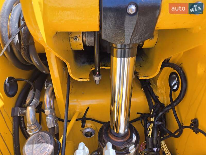 Телескопический погрузчик JCB 531-70 2012 в Болграде