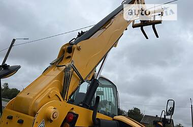 Телескопический погрузчик JCB 535-125 2017 в 