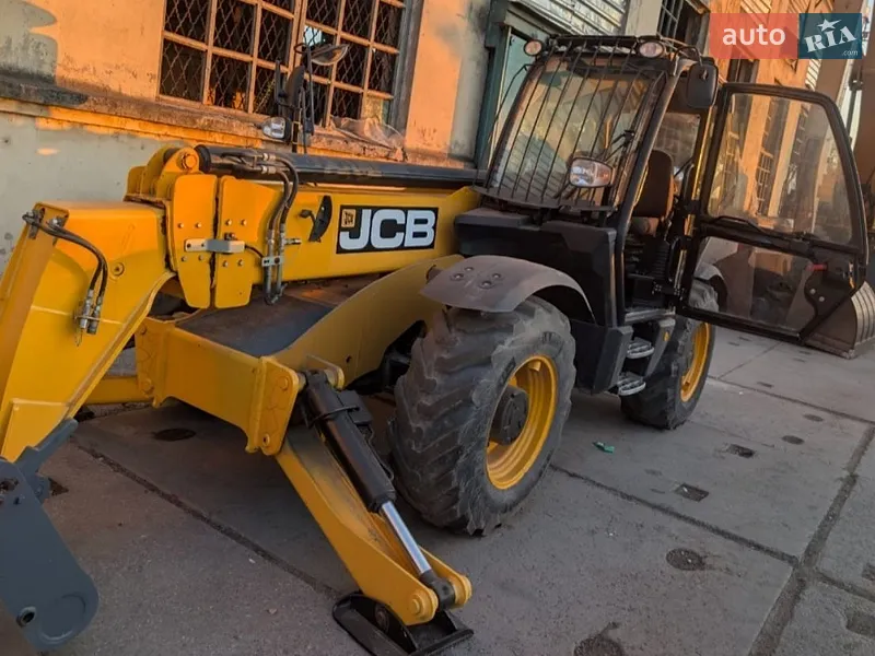 JCB 535-140 2013