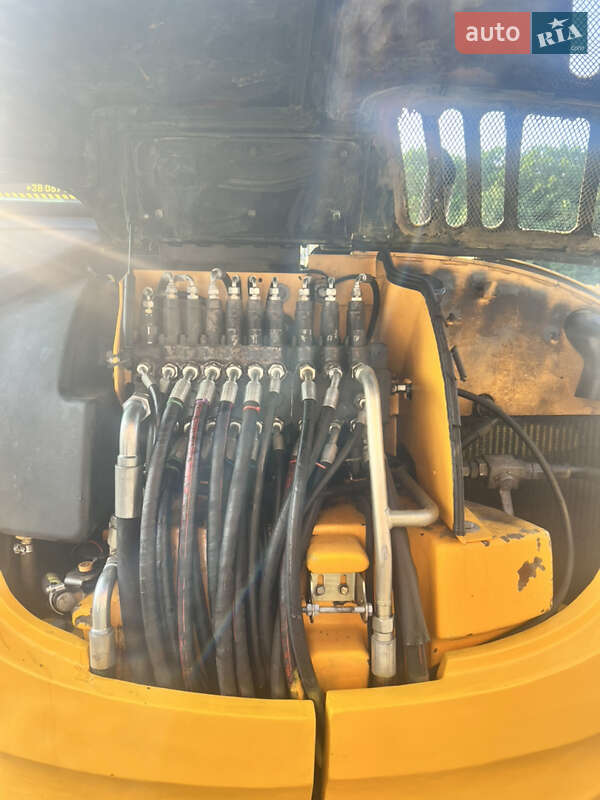 Экскаватор погрузчик JCB 8085 2005 в Львове