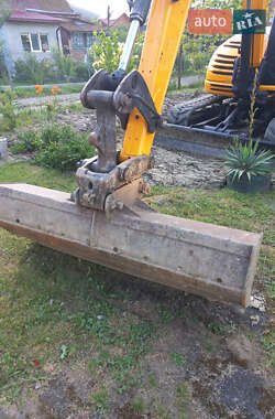 Гусеничный экскаватор JCB 8085 2013 в 