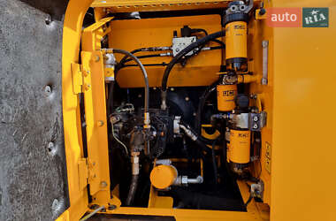 Гусеничный экскаватор JCB JS 130 2016 в 