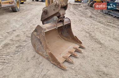 Гусеничный экскаватор JCB JS 130 2013 в 