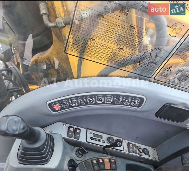 Колесный экскаватор JCB JS 175 2008 в Киеве