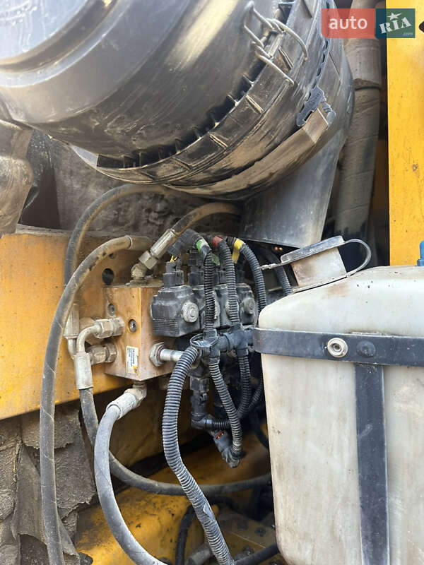 Колесный экскаватор JCB JS 175 2008 в Киеве