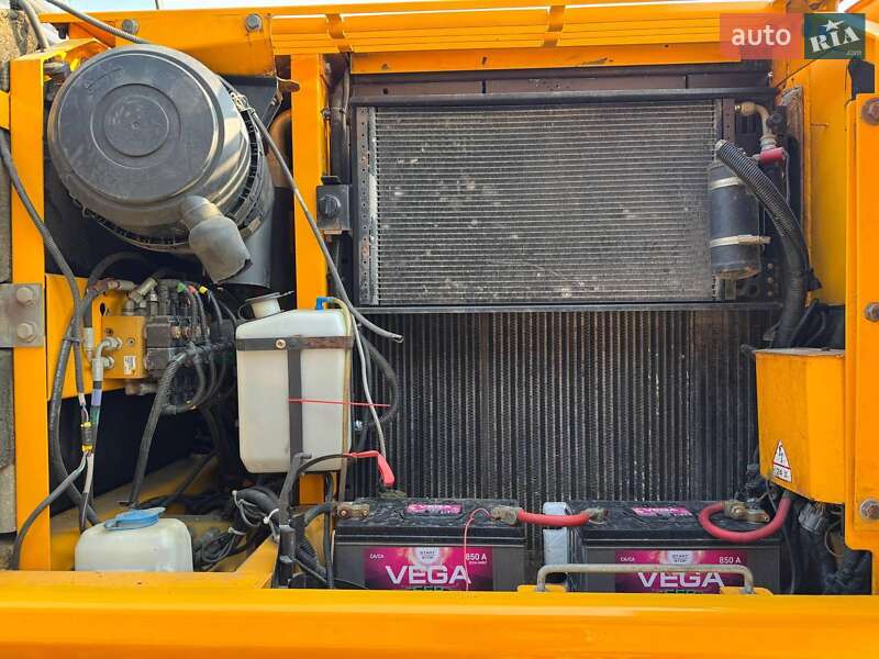 Колесный экскаватор JCB JS 175 2007 в Черновцах