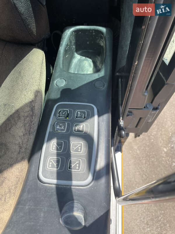 Колесный экскаватор JCB JS 200 2012 в Кременчуге