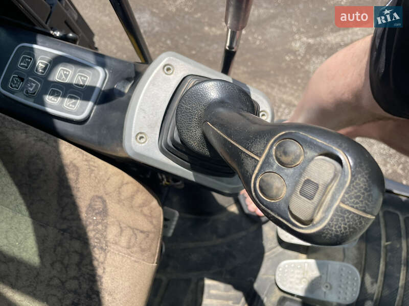 Колесный экскаватор JCB JS 200 2012 в Кременчуге