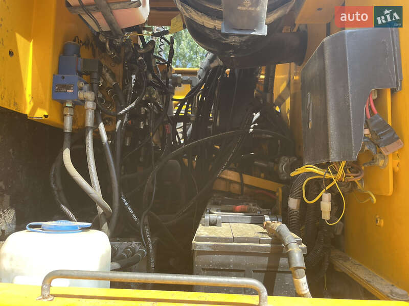 Колесный экскаватор JCB JS 200 2012 в Кременчуге