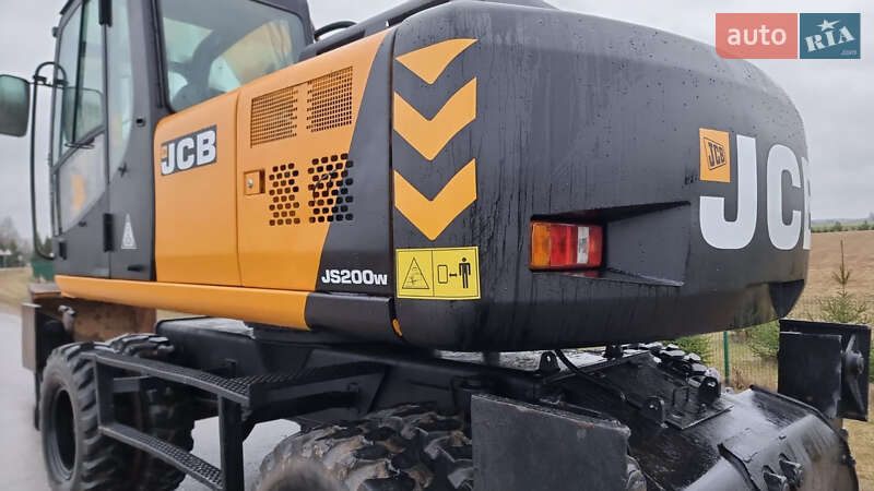 Колесный экскаватор JCB JS 200 2005 в Беляевке