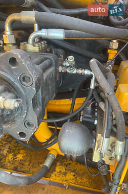 Гусеничный экскаватор JCB JS 200 2007 в 