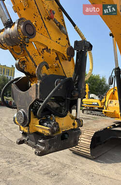 Гусеничный экскаватор JCB JS 200 2012 в 
