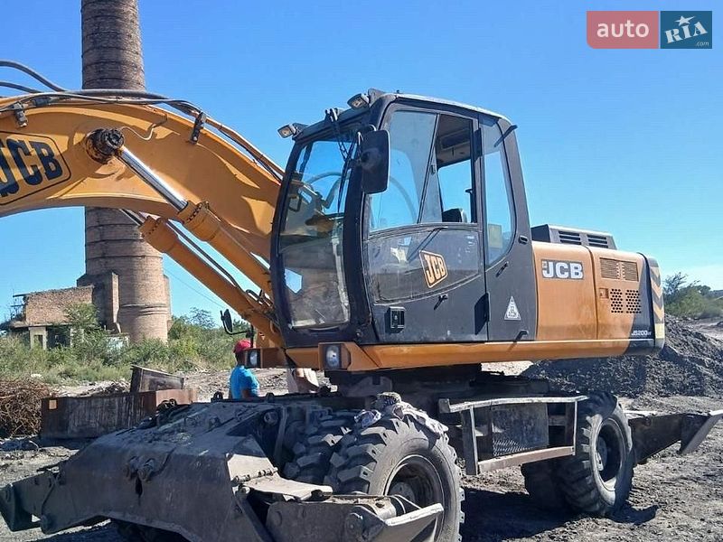Колесный экскаватор JCB JS 200W 2004 в Арцизе