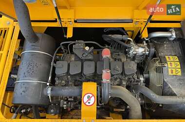 Гусеничний екскаватор JCB JS 205 2025 в 