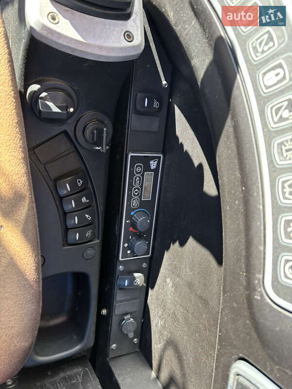 Гусеничный экскаватор JCB JS 210 2012 в Львове