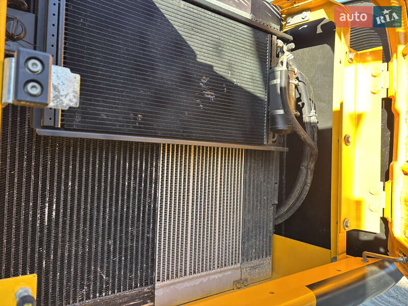 Гусеничный экскаватор JCB JS 210 2012 в Львове