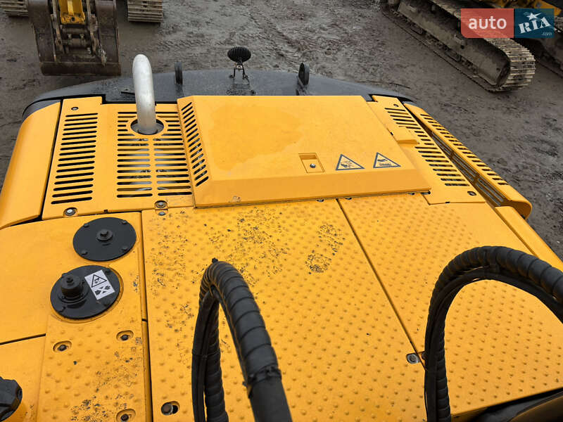 Гусеничный экскаватор JCB JS 210 2012 в Львове