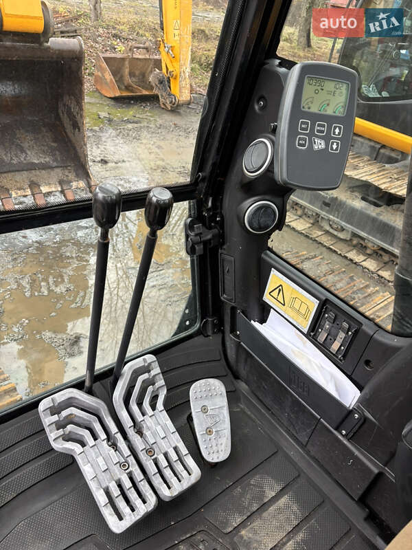 Гусеничный экскаватор JCB JS 210 2012 в Львове