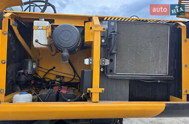 Гусеничний екскаватор JCB JS 220 2013 в 