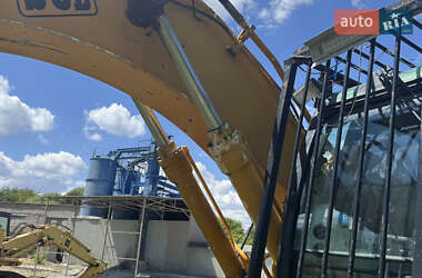Экскаватор погрузчик JCB JS 220 2002 в 