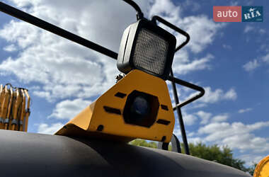 Гусеничный экскаватор JCB JS 220 2014 в 