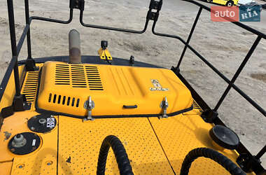 Гусеничный экскаватор JCB JS 220 2014 в 