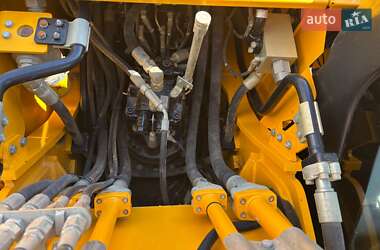 Гусеничный экскаватор JCB JS 220LC 2020 в 