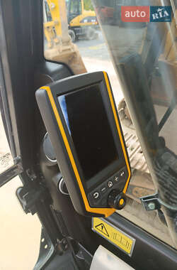 Гусеничный экскаватор JCB JS 220LC 2014 в 