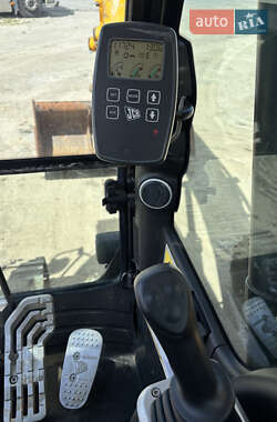 Гусеничный экскаватор JCB JS 220LC 2012 в 
