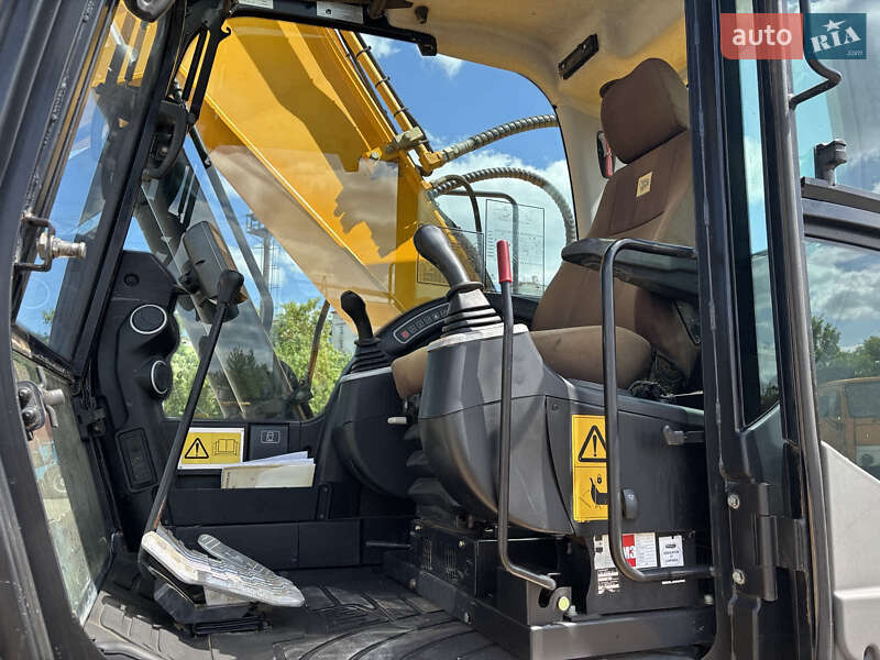 Гусеничний екскаватор JCB JS 220LC 2012 в Львові