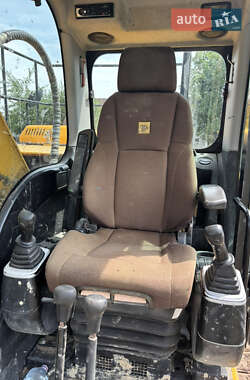 Гусеничный экскаватор JCB JS 220LC 2014 в 