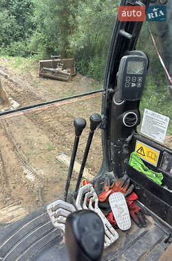 Гусеничний екскаватор JCB JS 220LC 2012 в 