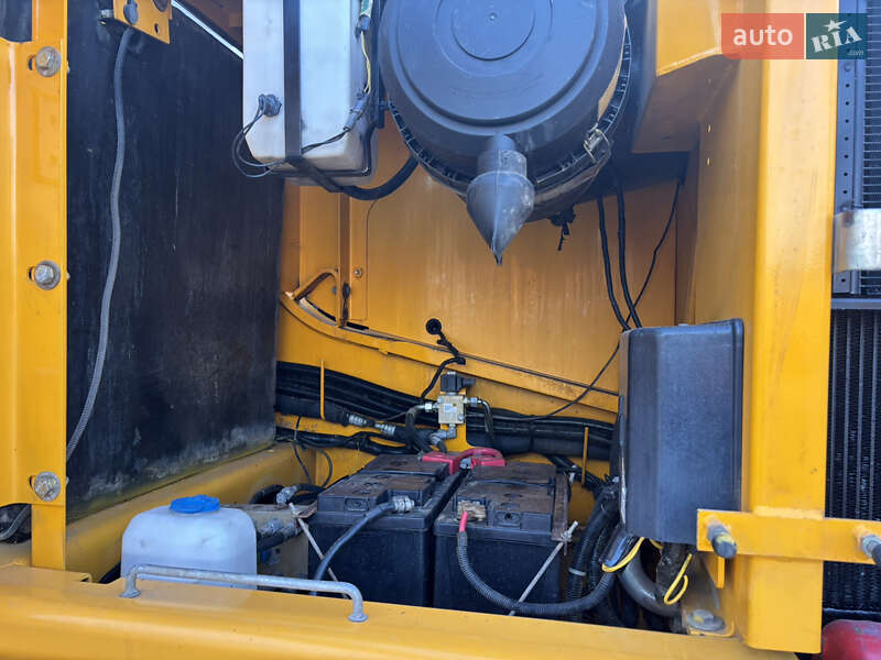 Гусеничный экскаватор JCB JS 220LC 2012 в Львове