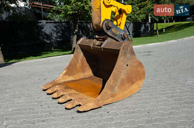 Гусеничный экскаватор JCB JS 220LC 2021 в 