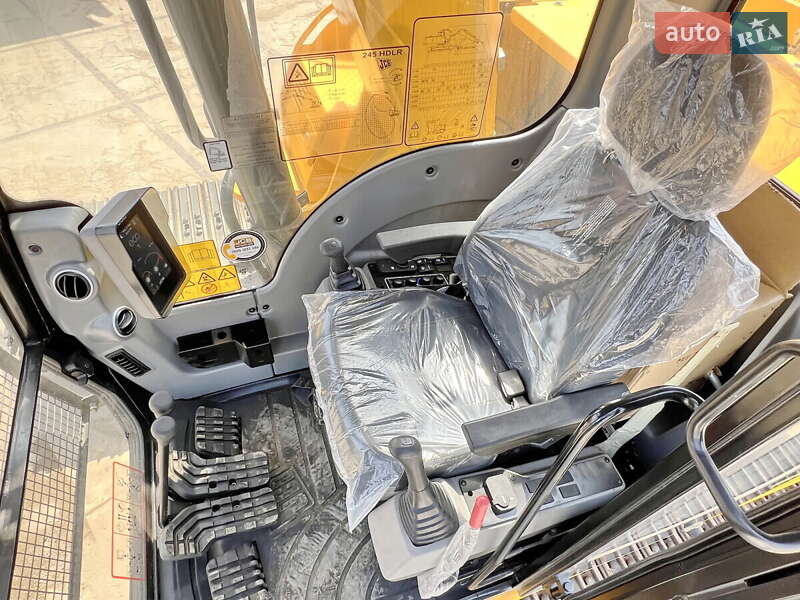 Гусеничный экскаватор JCB JS 220LC 2025 в Киеве