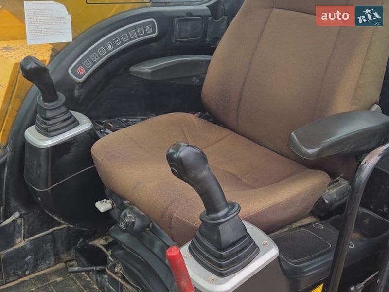Гусеничный экскаватор JCB JS 220LC 2011 в Львове