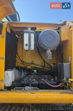 Гусеничный экскаватор JCB JS 235 2010 в 
