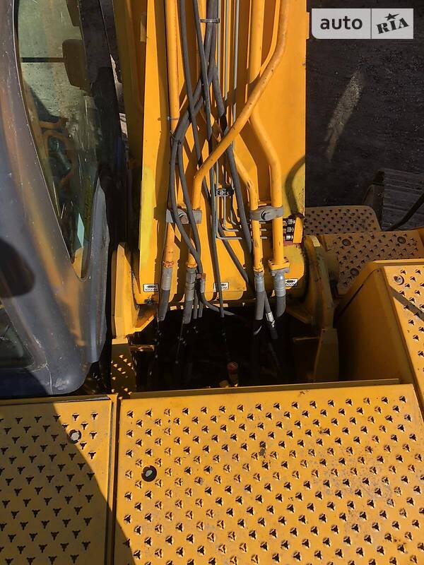 Екскаватор навантажувач JCB JS 240 2004 в Калуші