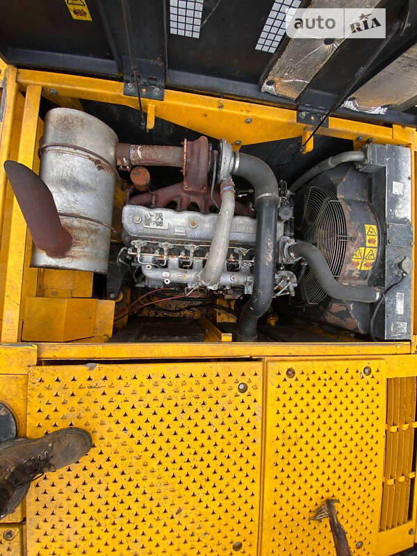 Экскаватор погрузчик JCB JS 240 2005 в Тячеве