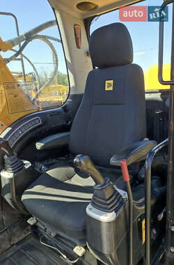 Гусеничний екскаватор JCB JS 240NC 2015 в 