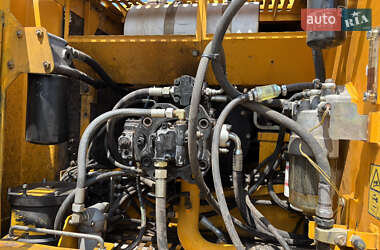 Гусеничный экскаватор JCB JS 240NC 2012 в 