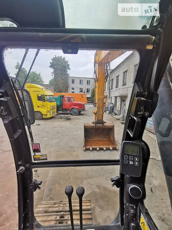 Екскаватор навантажувач JCB JS 290 2011 в Києві