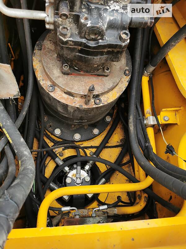 Екскаватор навантажувач JCB JS 290 2011 в Києві