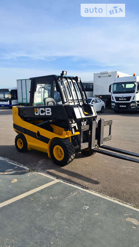 Телескопічні навантажувачі JCB TLT 2005 в Рівному