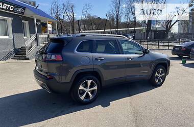 Позашляховик / Кросовер Jeep Cherokee 2019 в 