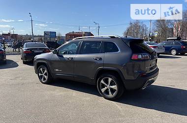 Позашляховик / Кросовер Jeep Cherokee 2019 в 
