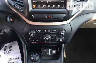 Позашляховик / Кросовер Jeep Cherokee 2015 в 