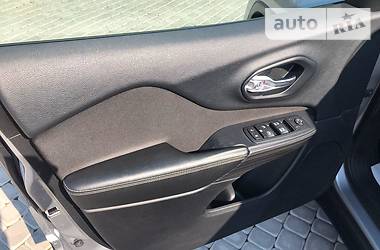 Позашляховик / Кросовер Jeep Cherokee 2015 в 