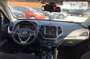 Позашляховик / Кросовер Jeep Cherokee 2015 в 