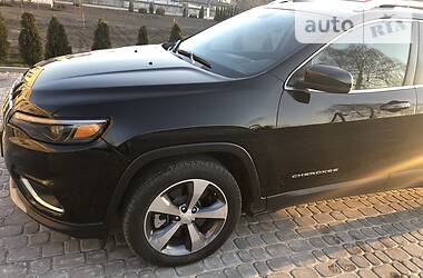 Позашляховик / Кросовер Jeep Cherokee 2019 в 